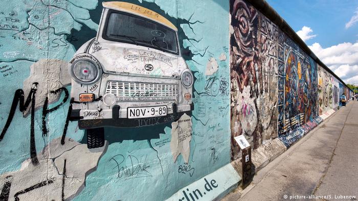 بزرگترین گالری روباز جهان؛ چید‌مان هنری روی دیوار برلین